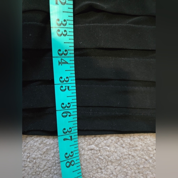 ADRIANNA PAPELL ruched black vneck midi dress with half sleeves. Size 4 - Picture 11 of 11